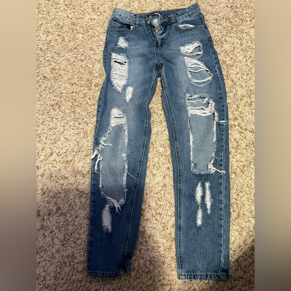 Fashion nova boyfriend ripped jeans - Picture 2 of 3